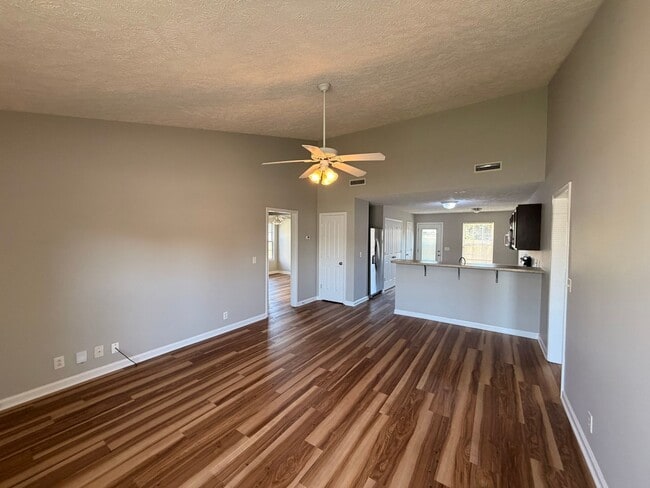 Photo - Nice 3 BR 2 Bath Available Now in Murfreesboro! House