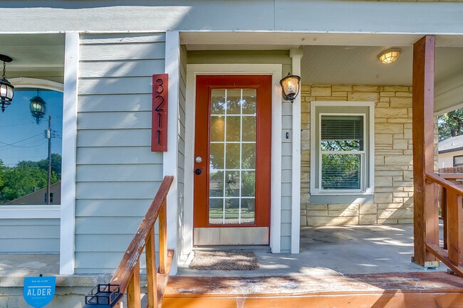 Photo - 3211 Montague St House