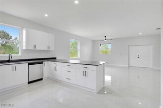 Building Photo - 1072 Norton Ave S