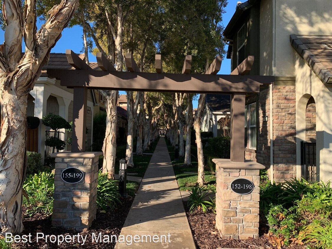 Primary Photo - 3 br, 3 bath House - 159 W Santa Barbara Way
