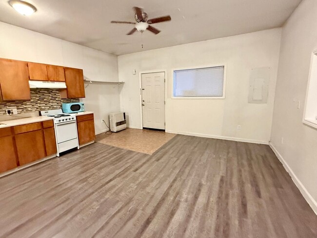 Building Photo - 2426 Burtis Ave