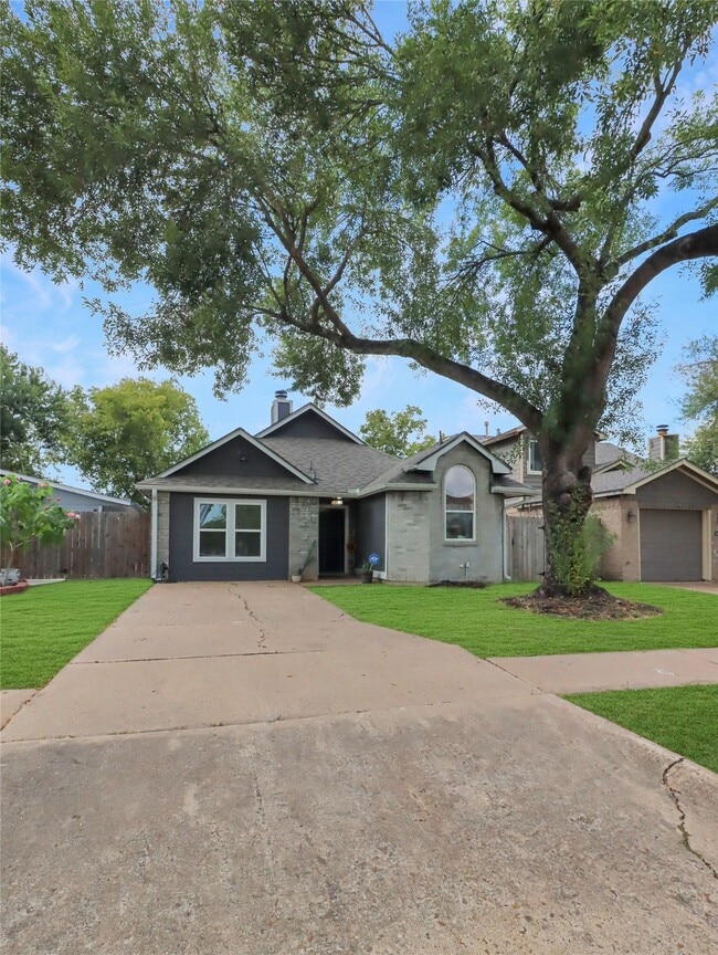 Foto del edificio - 5622 Lycomb Dr