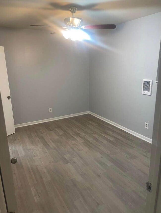 Building Photo - 470 US-70