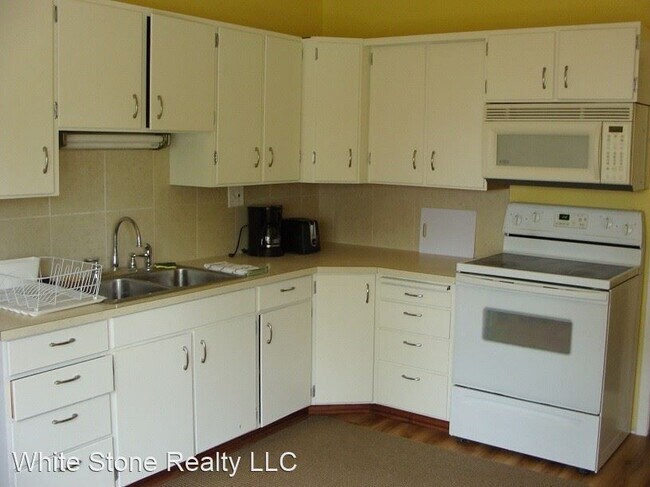 Building Photo - 3 br, 1.5 bath House - 102 W Buffalo St.