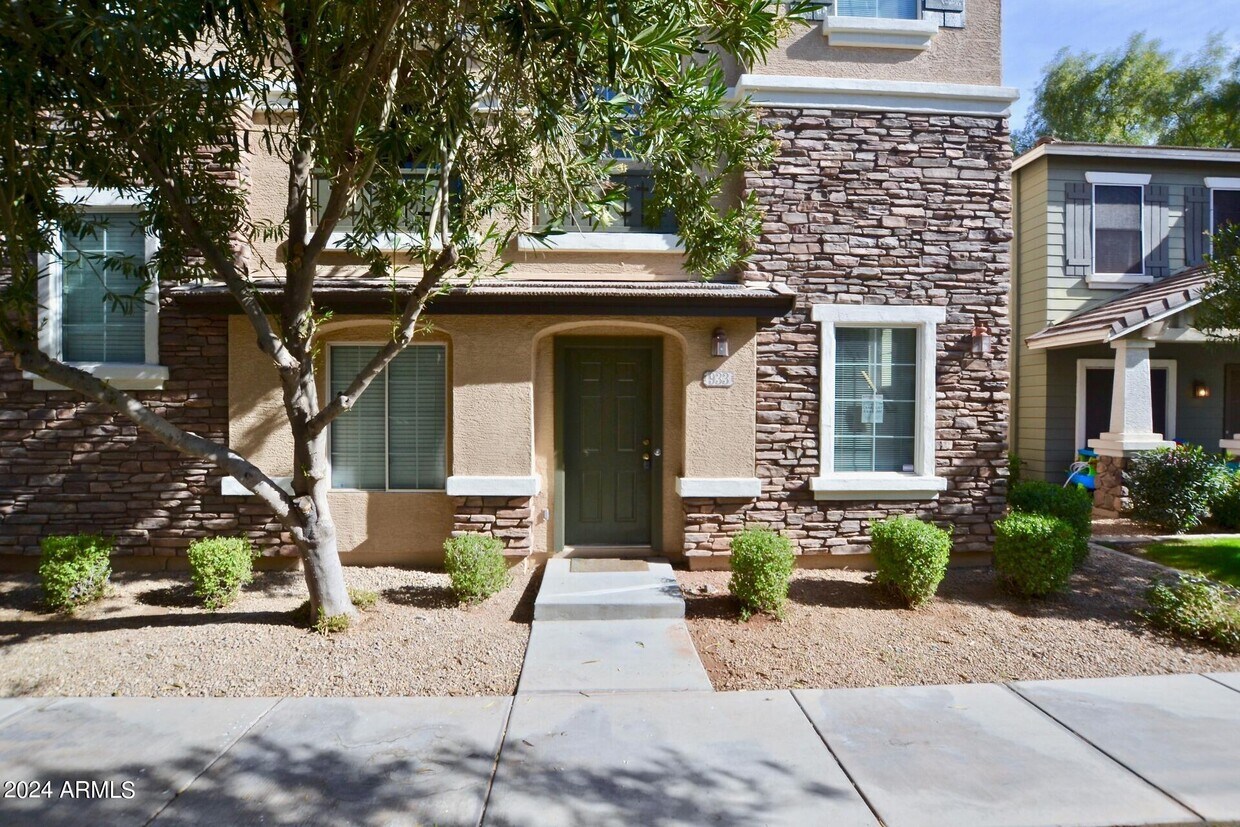 933 W Wendy Way, Gilbert, AZ 85233 Townhome Rentals in Gilbert AZ