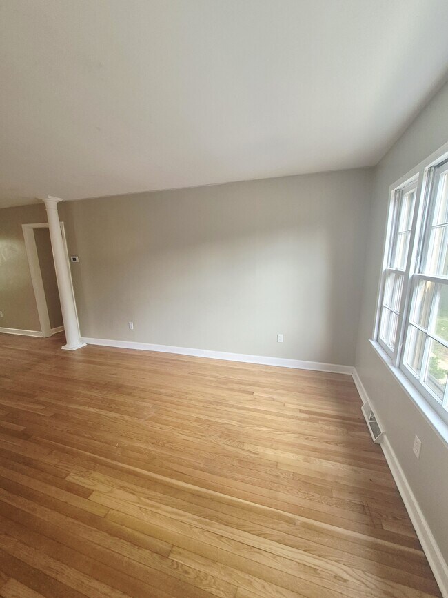 Foto del edificio - 2404 Barracks Ct
