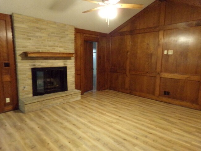 Building Photo - North Central  4/2/2