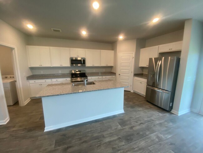 Building Photo - 5 bedroom BRAND NEW HOME! AVAIL NOW!!