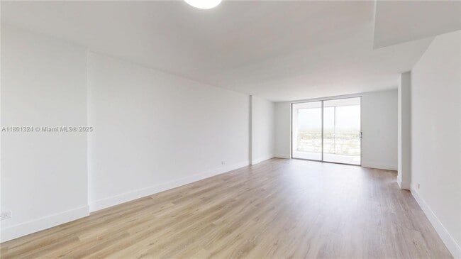 Foto del edificio - 3660 NE 166th St