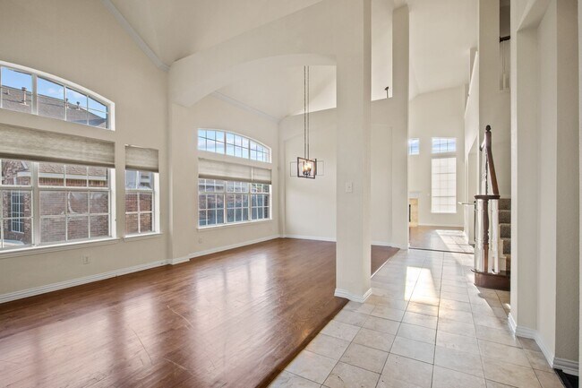 Foto del edificio - Stunning 4-Bedroom Rental Home with office...