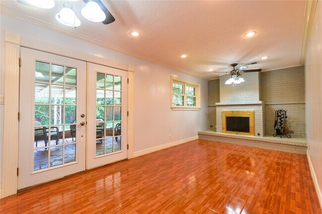 Foto del edificio - 10518 Hazelhurst Dr