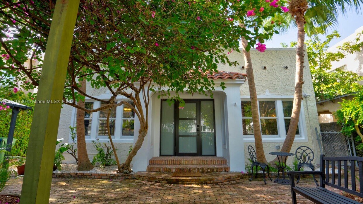 Primary Photo - 1676 SW 11th St
