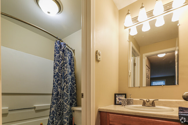 2HAB 1BA - 884 ft² - Baño - Tamarlane