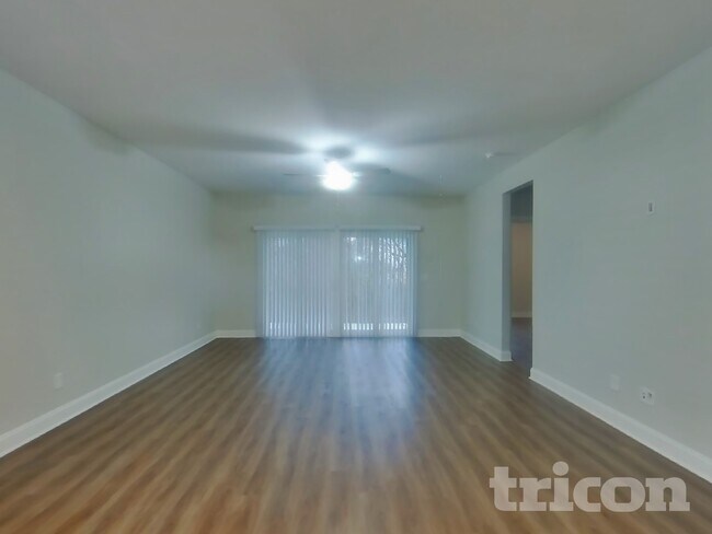 Foto del edificio - 571 Faye Aly