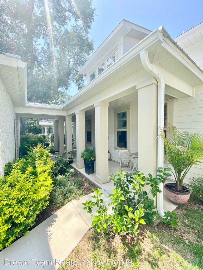 Building Photo - 4 br, 3.5 bath House - 315 A SE Brooks Street