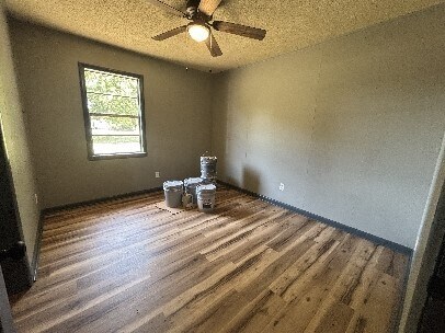 Foto del edificio - 2702 W Commercial St