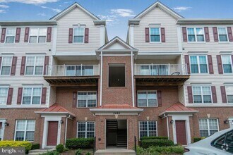 Building Photo - 2484 Angeline Dr