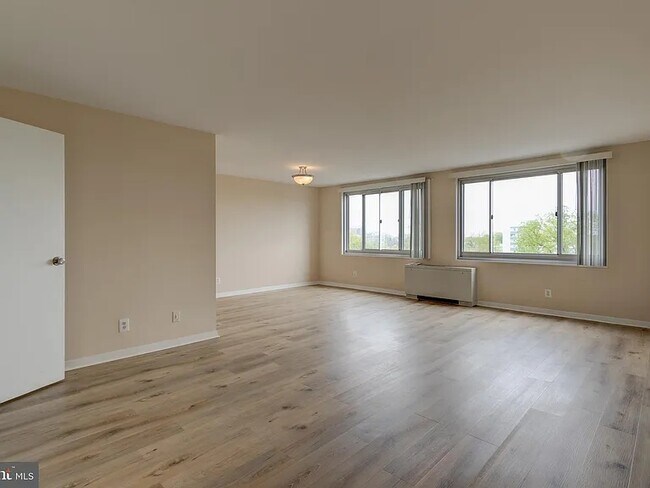 Foto del edificio - 1900 Lyttonsville Rd