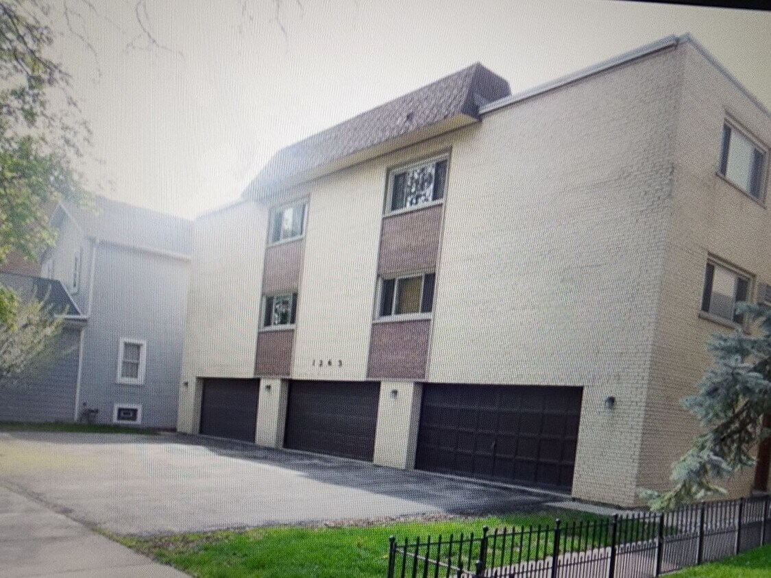 1363 Perry St Unit 2B, Des Plaines, IL 60016 Condo for Rent in Des