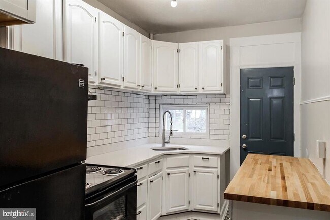 Building Photo - 3 br, 2 bath House - 780 Linnard St