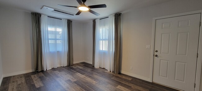 Foto del edificio - 329 W Walnut Ave
