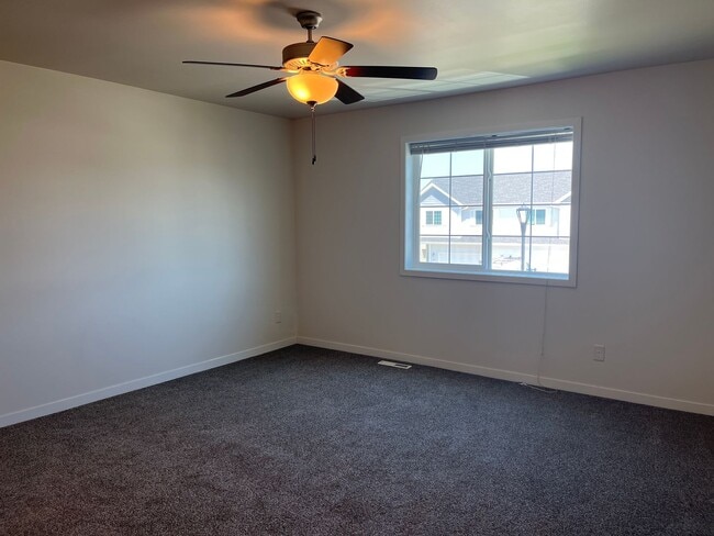 Building Photo - 3 Bed 3 Bath Single Family Home