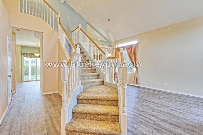 Foto del edificio - 4 Bed, 2.5 Bath Home in East Vancouver