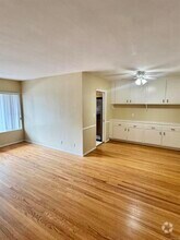 Building Photo - 816 Hayworth Ave