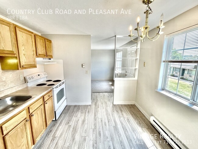 Building Photo - 619 Country Club Rd