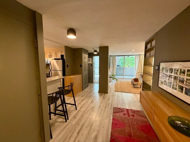 Foto del edificio - 1090 N Lafayette St
