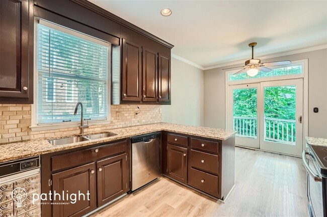 Building Photo - 1040 Huntcliff