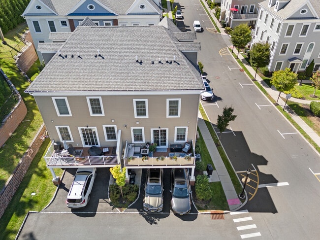 Building Photo - 66 Roosevelt Dr