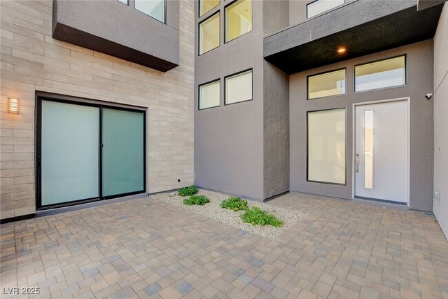Building Photo - 5289 Feathertop Dr