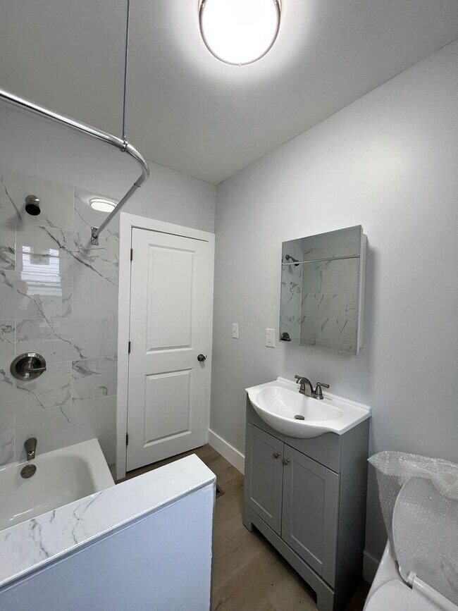 Foto del edificio - Remodeled 3b/1.5b House in South Philly! Section 8 ONLY!