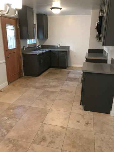 Foto del edificio - 10214 Darby Ave