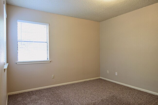 Building Photo - Beauregard Cir.7825
