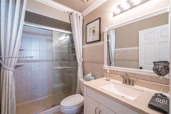 Foto del edificio - 221-221 Waterside Dr