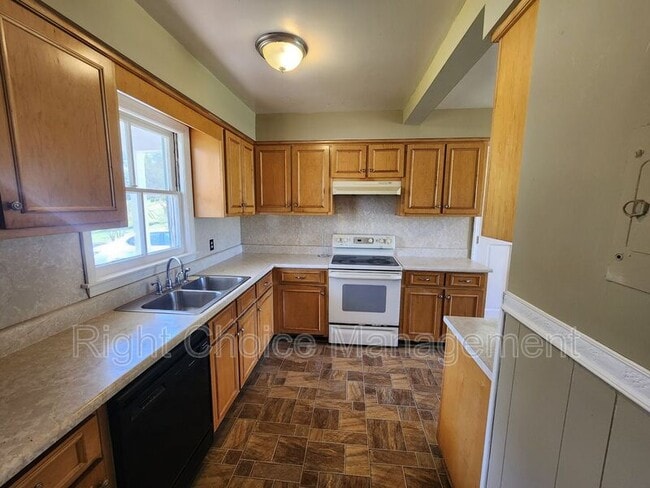 Building Photo - 1097 Bolton Ct