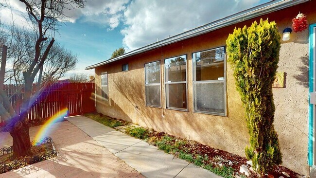 Building Photo - 2 Bedroom with a Patio with beds