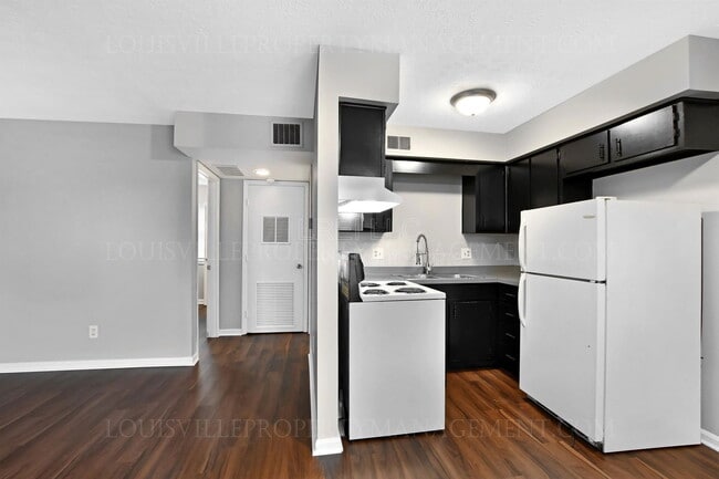 Building Photo - 160 W Blue Lick Rd