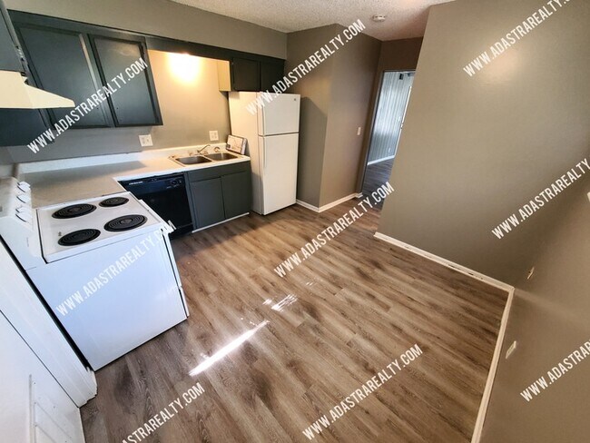 Foto del edificio - 7032 Woodson Rd