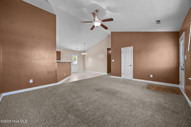 Building Photo - 156 Rosemary Ave
