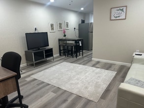 Building Photo - 135 W Monroe St