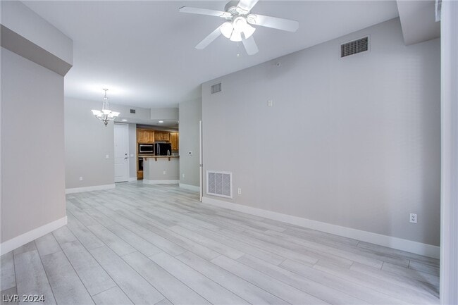 Building Photo - 31 E Agate Ave