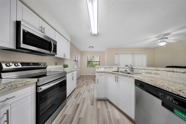 Foto del edificio - 9999 Summerbreeze Dr
