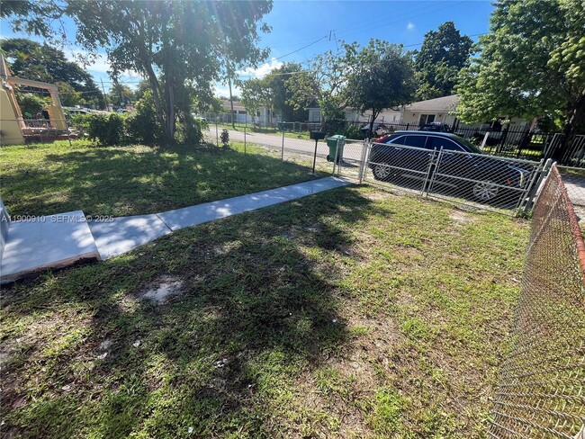 Foto del edificio - 1923 NW 66th St