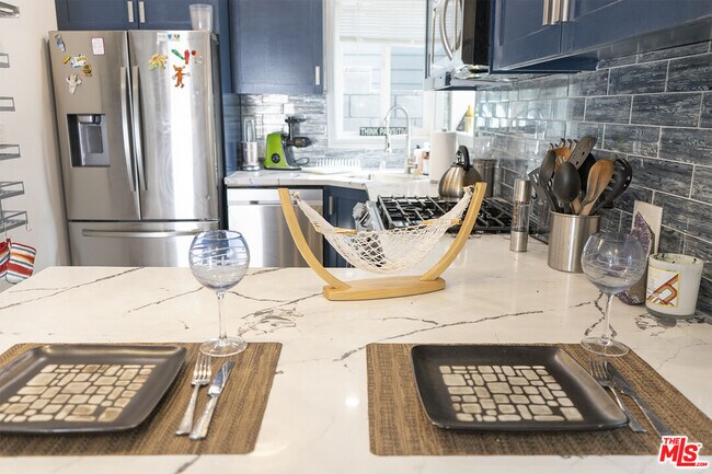 Foto del edificio - 348 1/2 Laveta Terrace