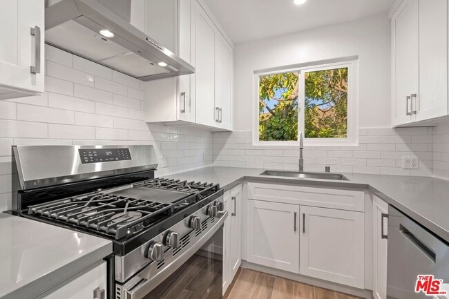 Building Photo - 1252 N Crescent Heights Blvd