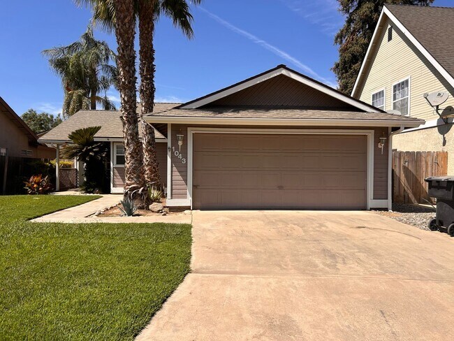 Building Photo - Cute home for rent in Visalia!