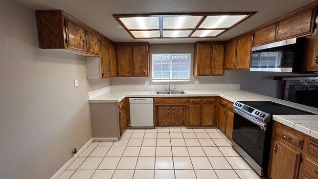 Foto del edificio - 738 Evergreen Way